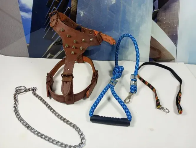 Kit Acessórios Cães Médio/Grande Porte (Peitoral Couro com Spikes + Guia Corda + Enforcado
