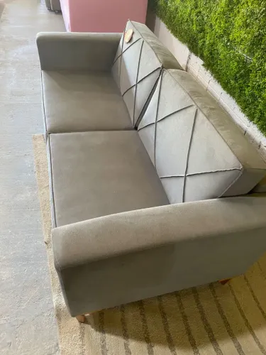 Sofá convencional semi novo 