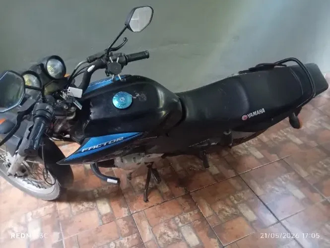YBR factor 125 preto