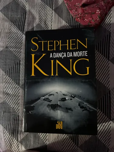 Vendo livro A Dança da Morte