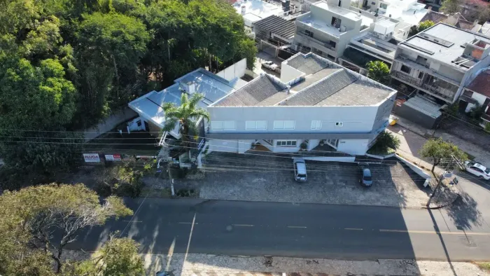 Casa para venda com 545 metros quadrados com 6 quartos
