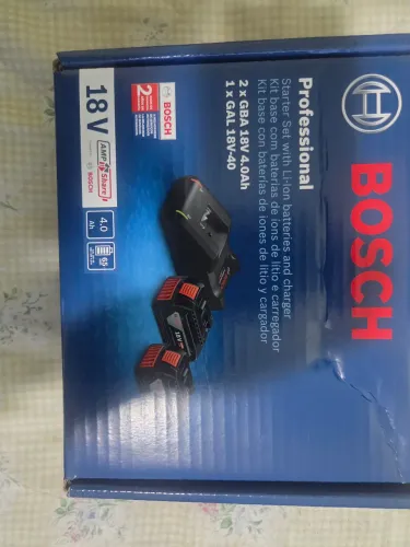 Kit Baterias Bosch 18V: 2x 4Ah (Lacradas) + 2x 2Ah + 2 Carregadores