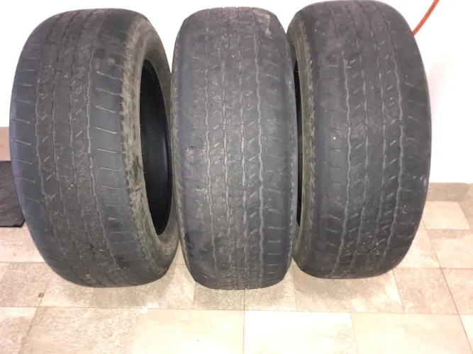 Vendem-se três pneus 265/60R18 Bridgestone meia-Vida