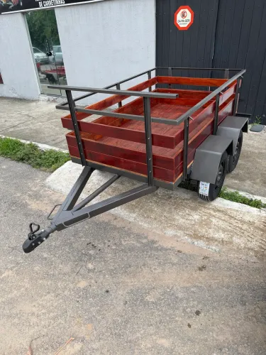 Reboque dois eixos de fábrica 