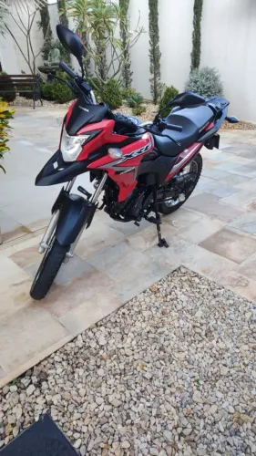 Vendo moto bem conservada para pessoas exigente
