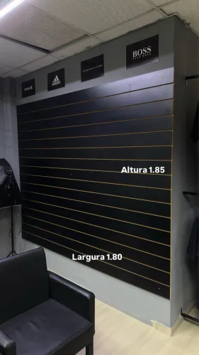Painel canaletado arara
