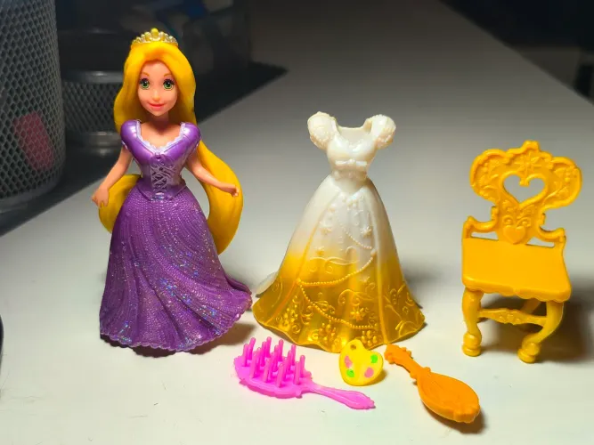 Bonequinha Rapunzel + Acessórios