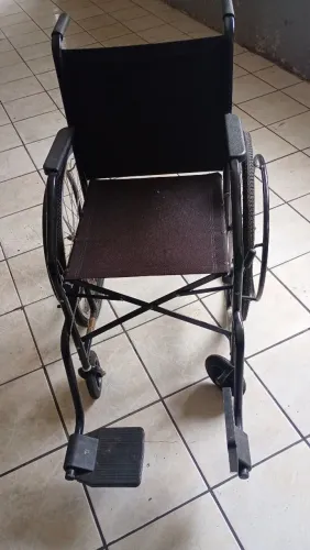 Cadeira de rodas seminova