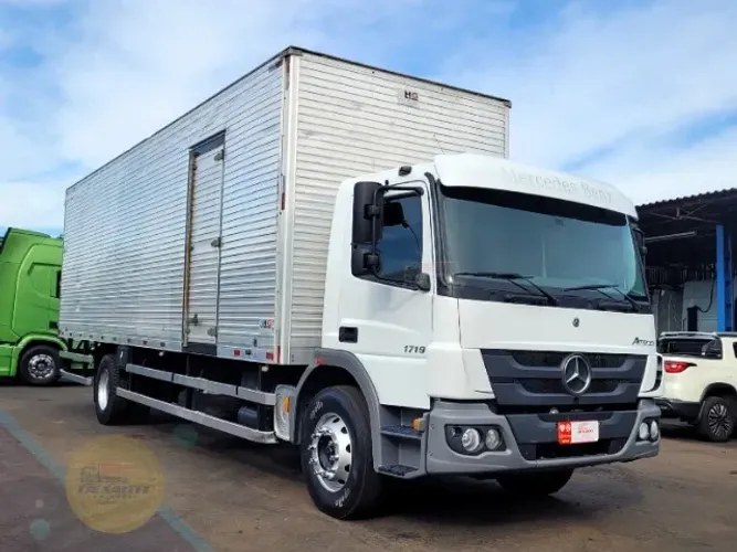 Mercedes Benz Atego 1719 4x2 Manual Ano 2022/23 No Baú 9mts