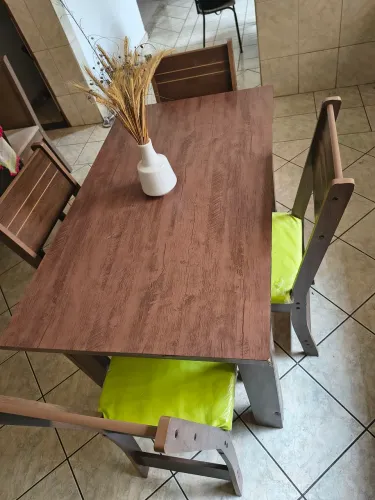 Mesa 4 cadeiras