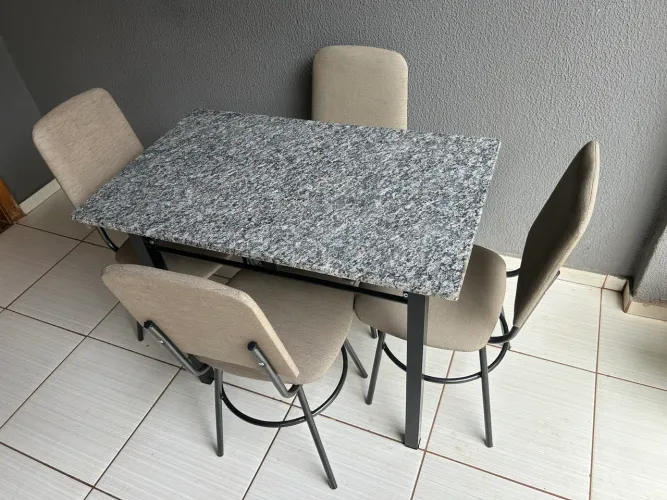Jogo de mesa 4 cadeiras NOVO
