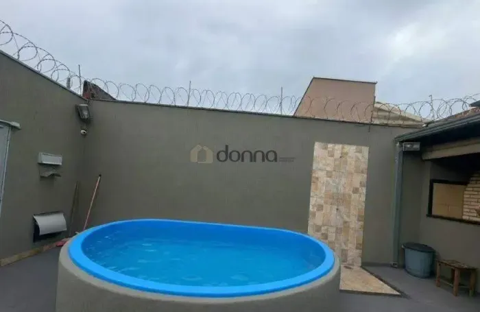 Casa para alugar em Uberaba (MG)  3 quartos, 1 suíte, piscina e área gourmet