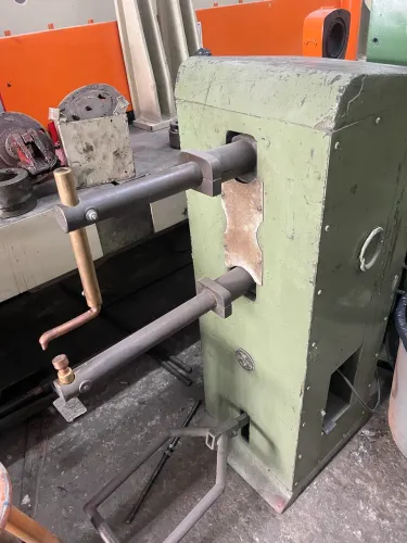Solda ponto Ponteadeira 20 kVA excelente 