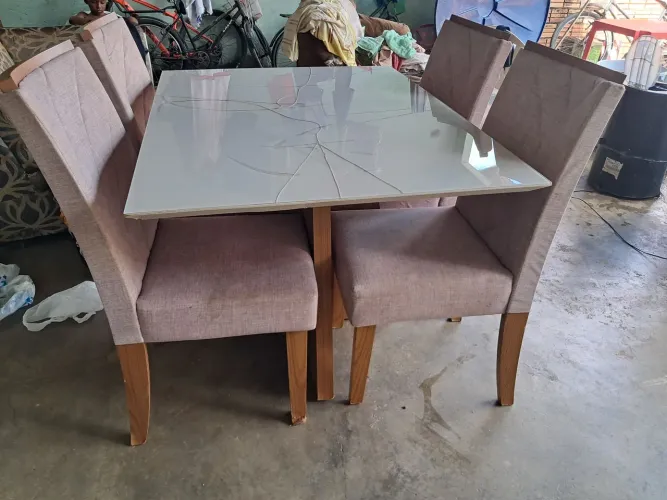 Mesa 4 cadeiras 