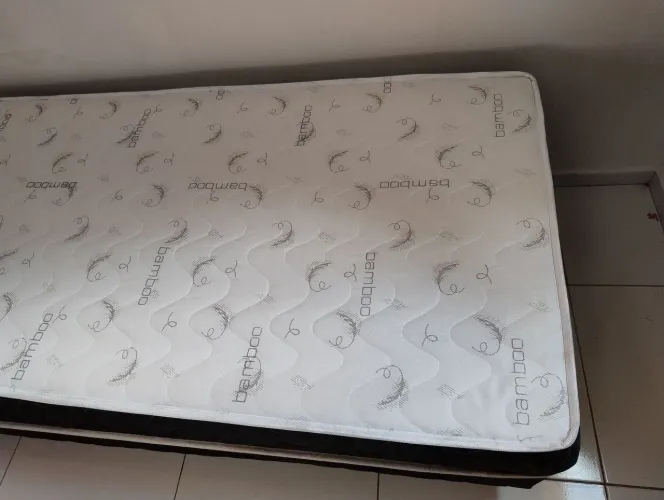 Cama solteiro com colchão