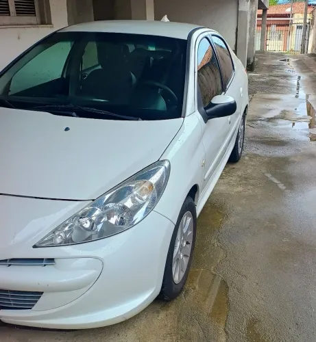 Peugeot 207 Sedan Passion XR 1.4 Flex 8V 4P 2012