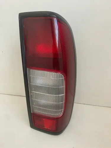 Lanterna Traseira Nissan Frontier 2003 2004 2005 2006 2007  Lado Direito Original 