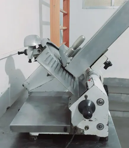Fatiador de frios filizola 101sa automatica. 