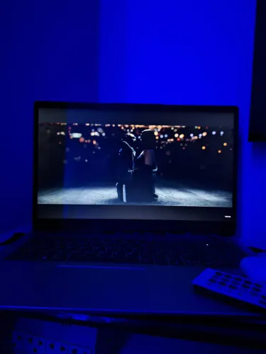 Notebook disponível para a venda 1.800 encontra-se em pleno funcionamento.