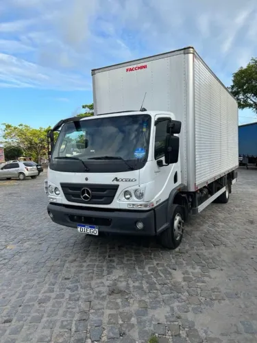 M BENZ ACCELO 817 ANO 2026 COM BAÚ