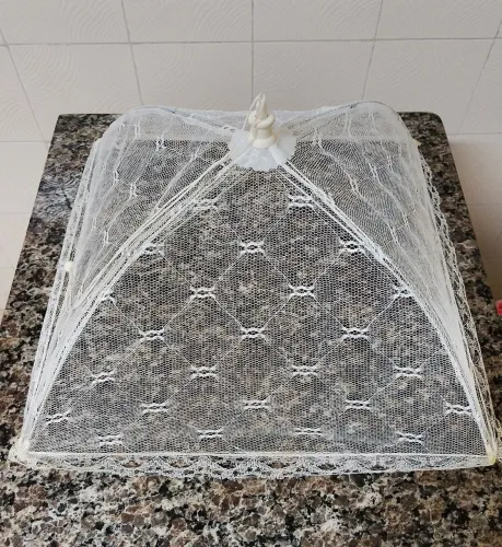 Tela protetora modelo sombrinha de alimentos.