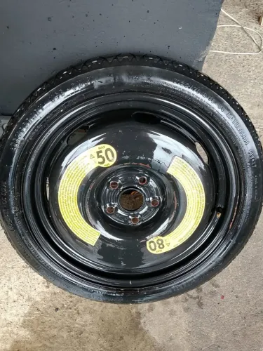 Pneu estepe fino Mercedes