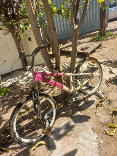 Vendo bicicleta pra quem quiser arrumar