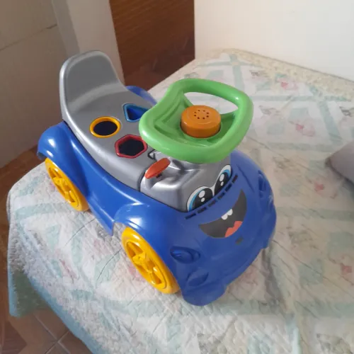 Brinquedo carrinho para criança de até 2 anos