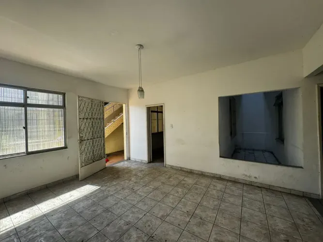 CASA COM 2 QUARTOS EM BRÁS DE PINA - ACEITO ENTRADA