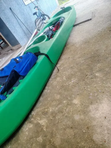 Caiaque + 2 Remos + 2 coletes