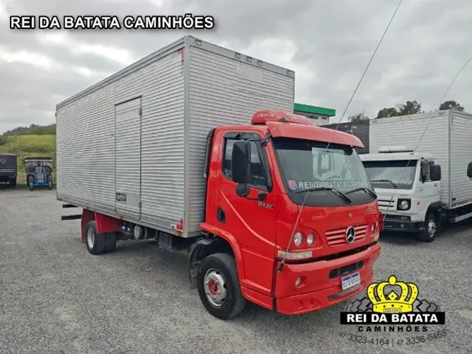 Mercedes Benz Accelo 915 Baú furgão