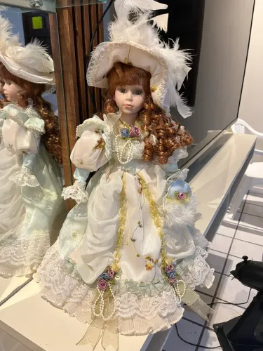 Boneca de porcelana lindíssima!