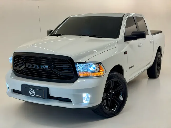 Ram Classic Laramie Night Edition 5.7 V8 16V Gasolina 4X4 Aut. 2023