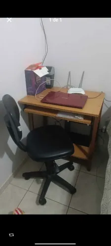 Cadeira e mesa de escritório