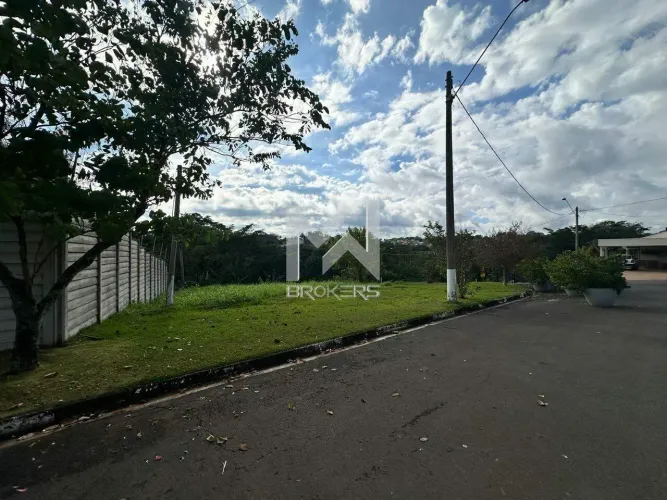 Terreno com leve declive a venda no condomínio Terras de São Francisco na cidade de Vinhed