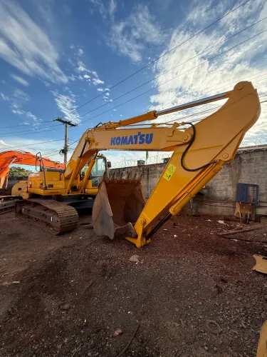 Escavadeira Komatsu 240
