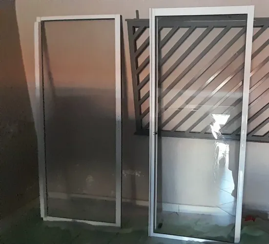 Porta folha dupla de vidro no precinho