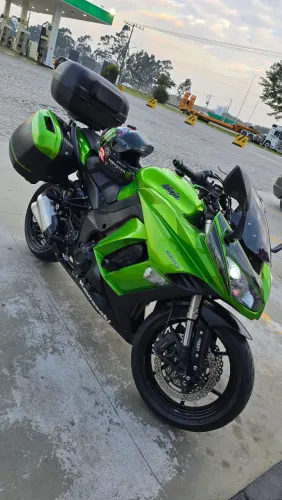 Kawasaki Ninja 1000 sx Tourer com Baus laterais Originais e Bau Traseiro Givi