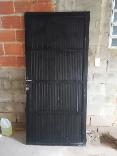 Vendo porta de alumínio para entrada social