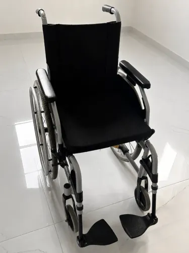 Cadeira de rodas dobrável - alumínio - Ottobock - Modelo Start M2