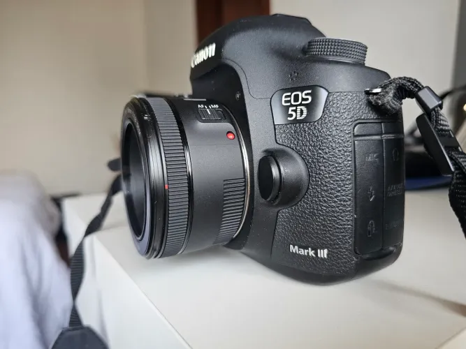 Canon 5D Mark III + Lente 50mm f/1.8 - Apenas 44 mil cliques - Kit completo