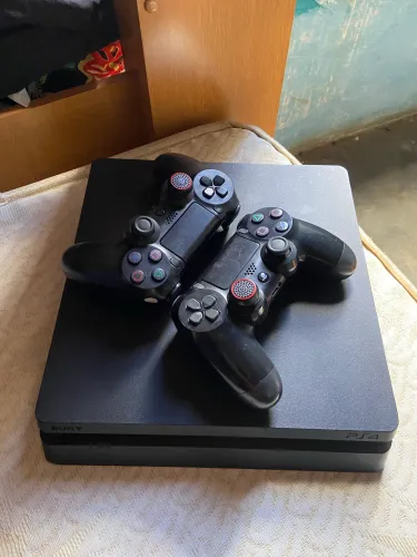 PlayStation 4 500gb 4 jogos funcionando perfeitamente 