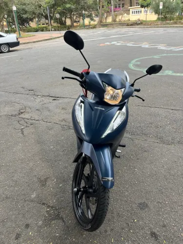 Vende-se biz. Moto totalmente nova