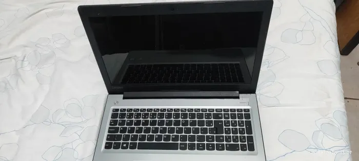 Dois notebook com o teclado ruim