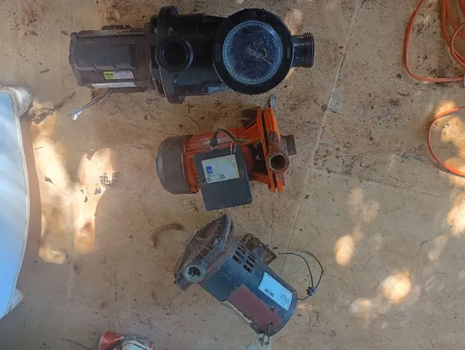 Vendo 3 bombas de água. 2 de cisterna+1 de piscina. São usadas e estão com de defeitos.