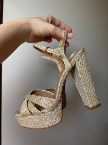 SANDÁLIA CONSTANCE 35