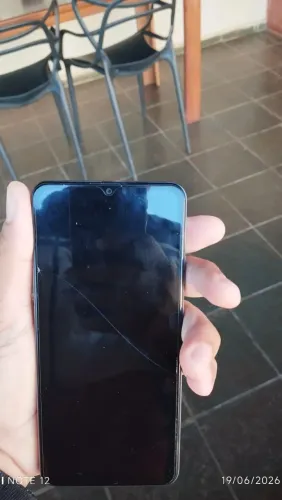 Realme note 60 256 giga, sem detalhes! Já vai com o carregador!