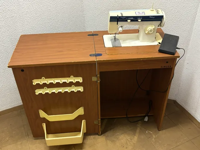 Máquina de Costura Singer 3903 ZigZag Plus com Gabinete