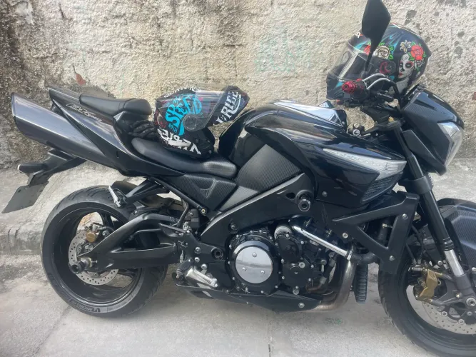 Moto suzuki B-King