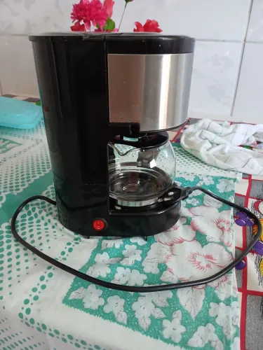 Uma cafeteira elétrica Arno
